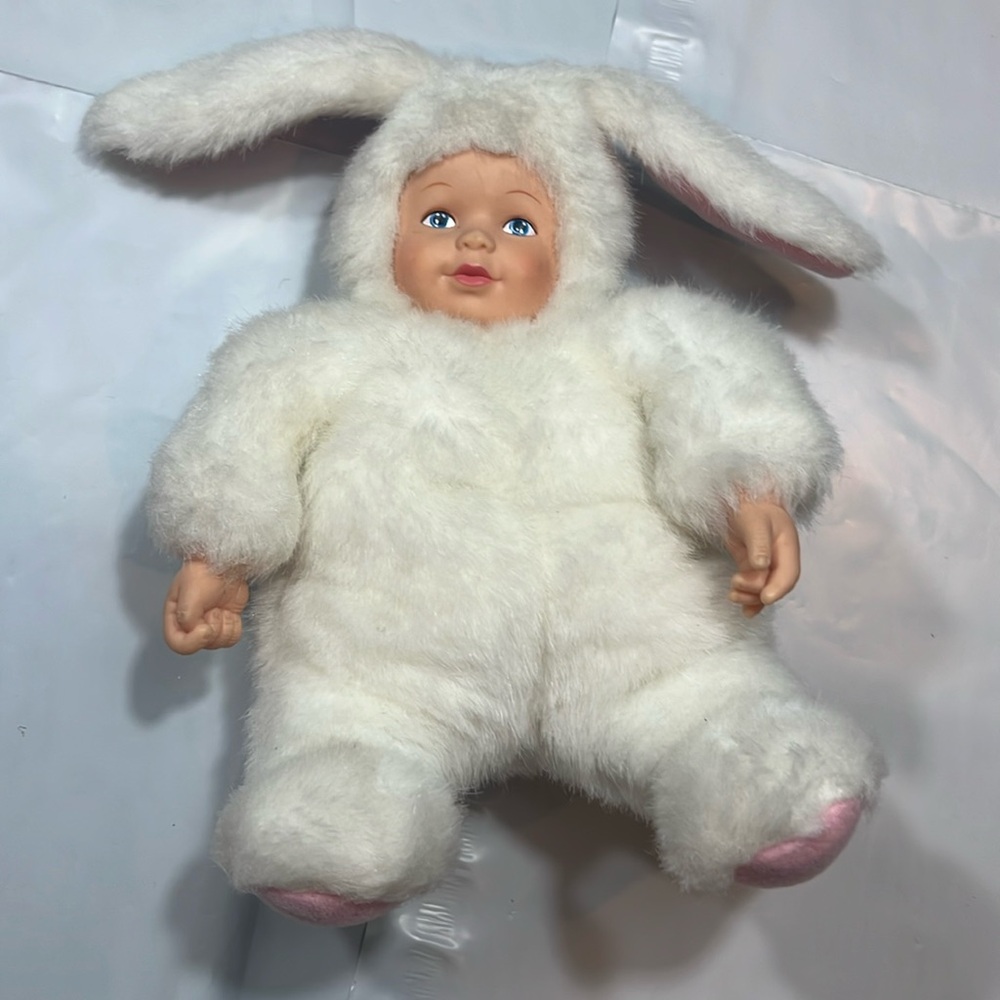 Anne Geddes White Fuzzy BUNNY DOLL,  Baby face RABBIT body 1997 rabbit blue eyes